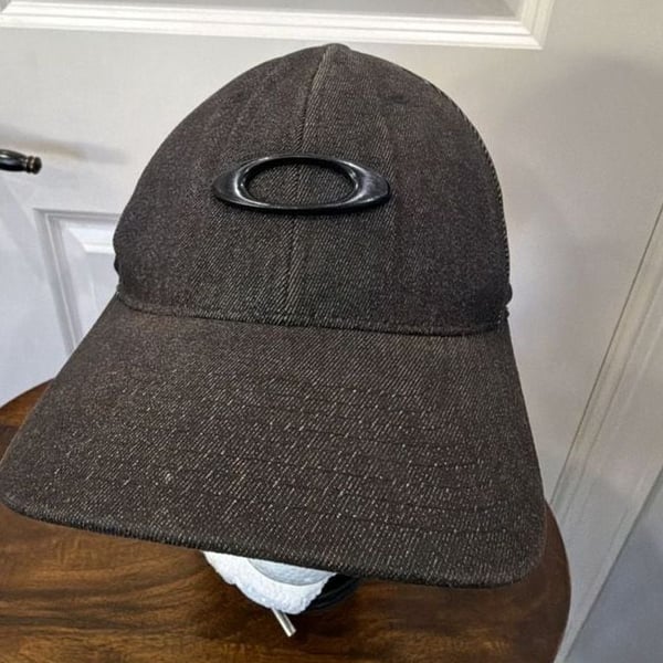 Oakley Hat Cap Mens Gray Flex Fit Large/Extra Large Out Classic Logo Stretch