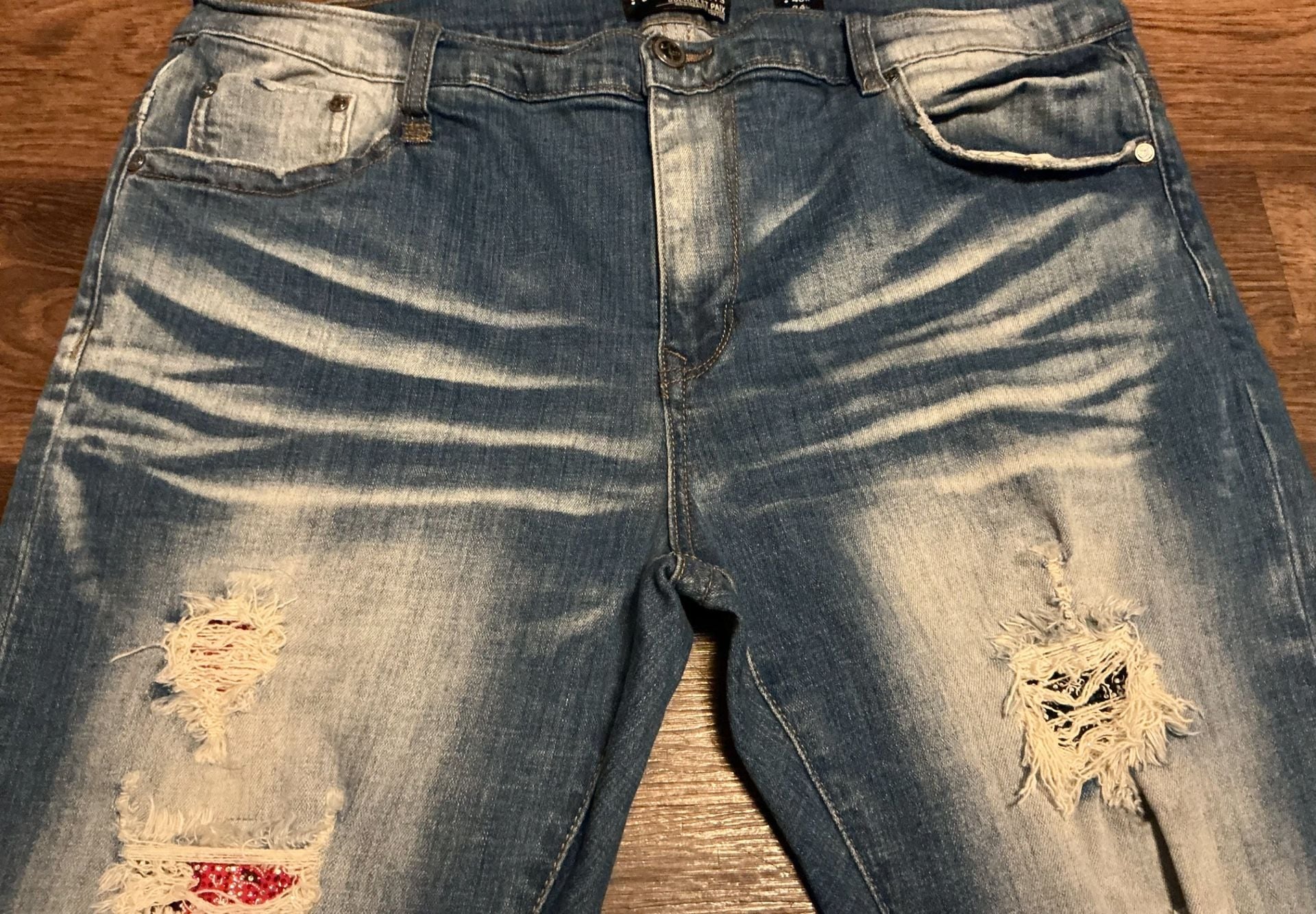 Côte de Nuits Guerre et Paix Distressed Denim Jeans 4