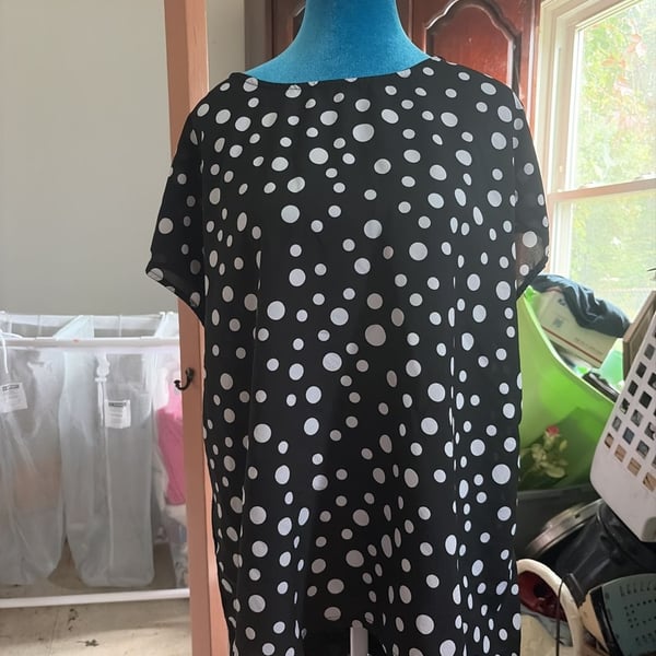 Notations Woman Polka Dot Top Size 2X Black White Short Sleeve Blouse