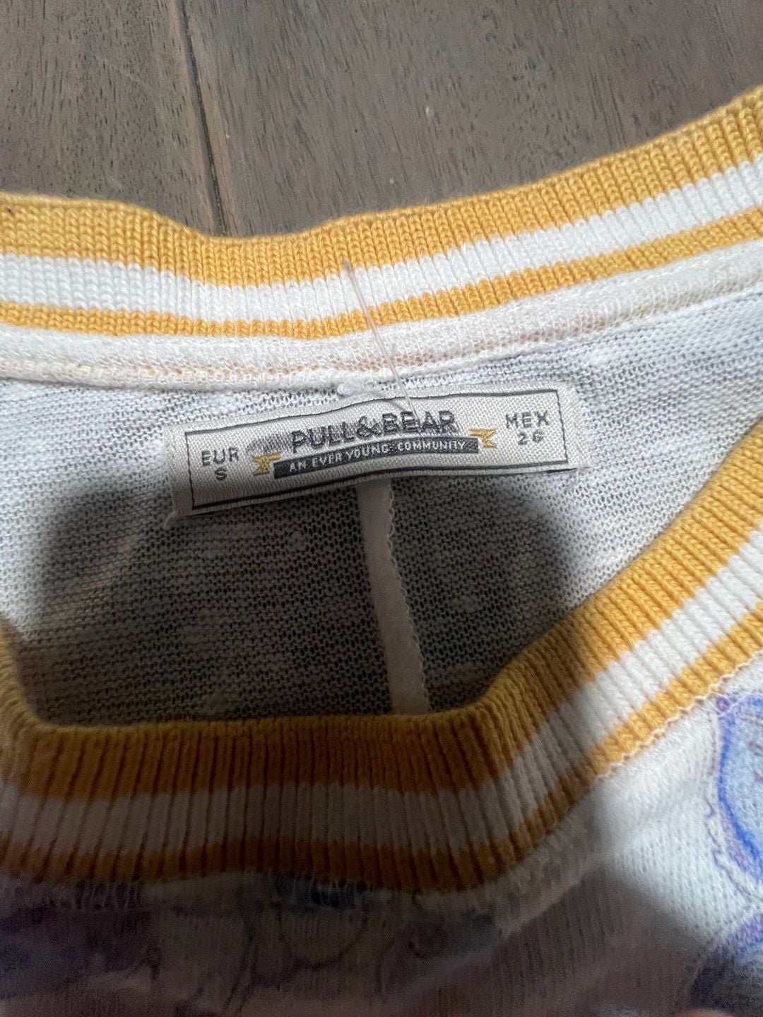 Pull&Bear Floral T-Shirt Size S White Blue Yellow Bird Short Sleeve 4