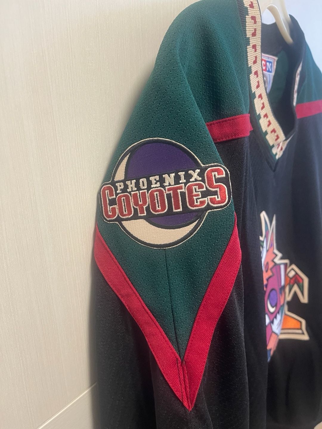 CCM Phoenix Coyotes NHL Kachina Hockey Jersey Size XL Black 5