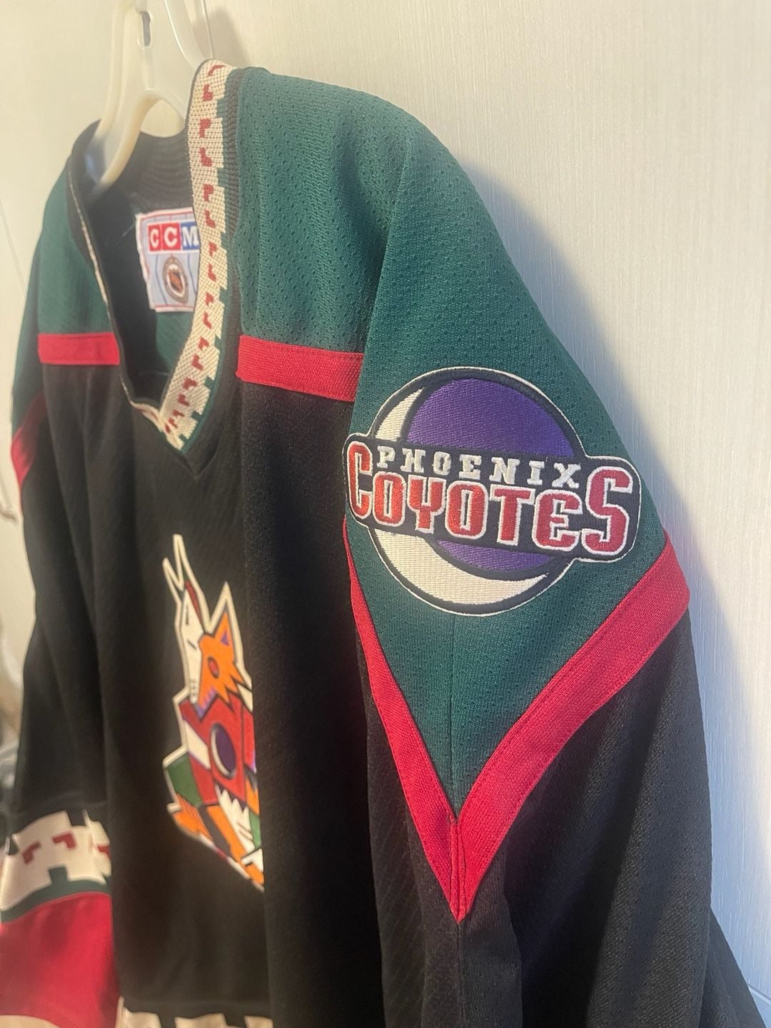 CCM Phoenix Coyotes NHL Kachina Hockey Jersey Size XL Black 6