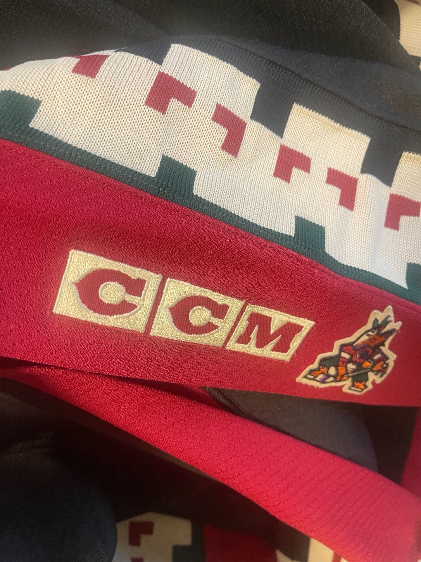 CCM Phoenix Coyotes NHL Kachina Hockey Jersey Size XL Black 7