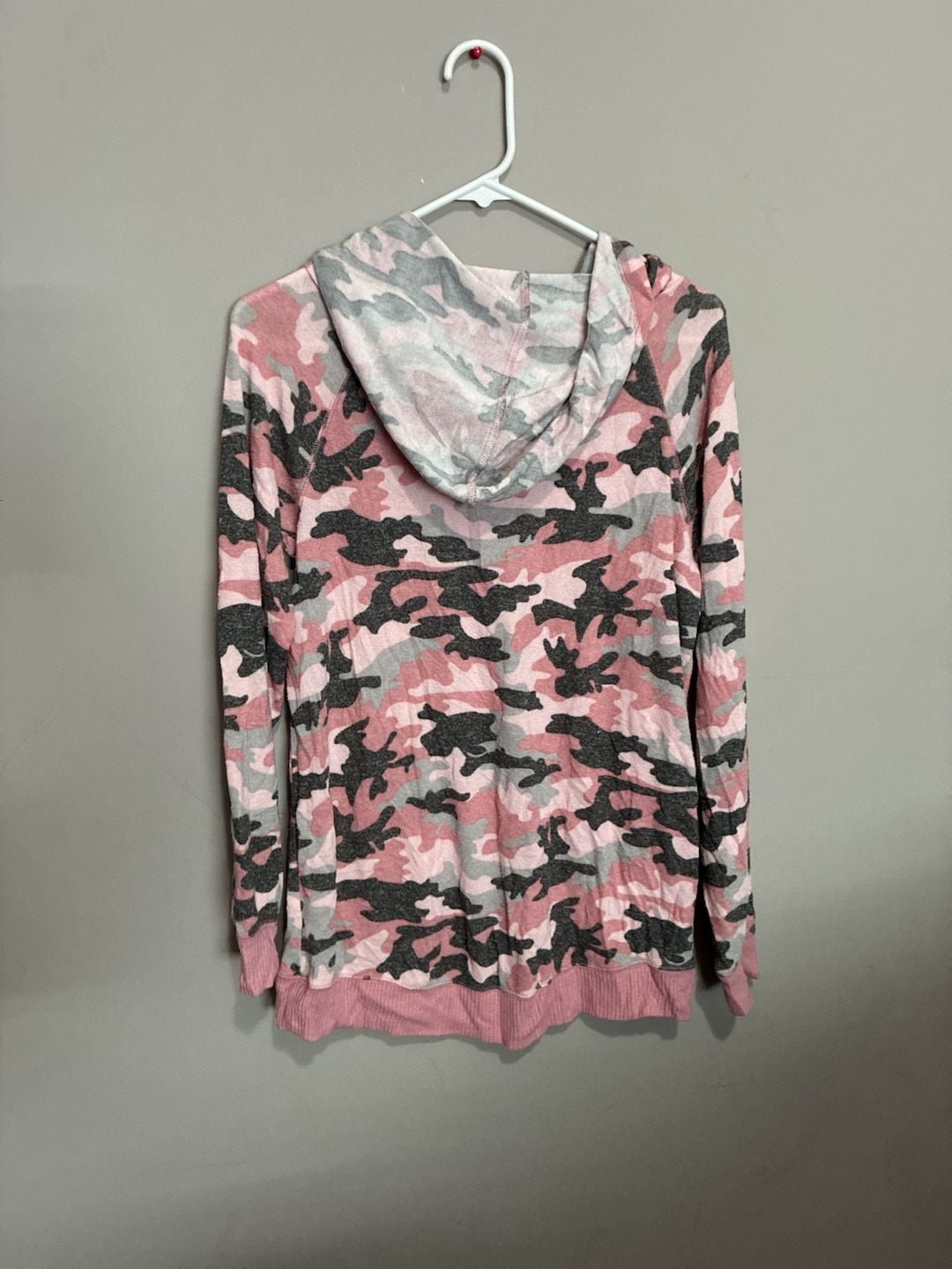 Justice Active Kids long sleeve with a hood Size 14/16 Pink Camo Logo Pullover 3