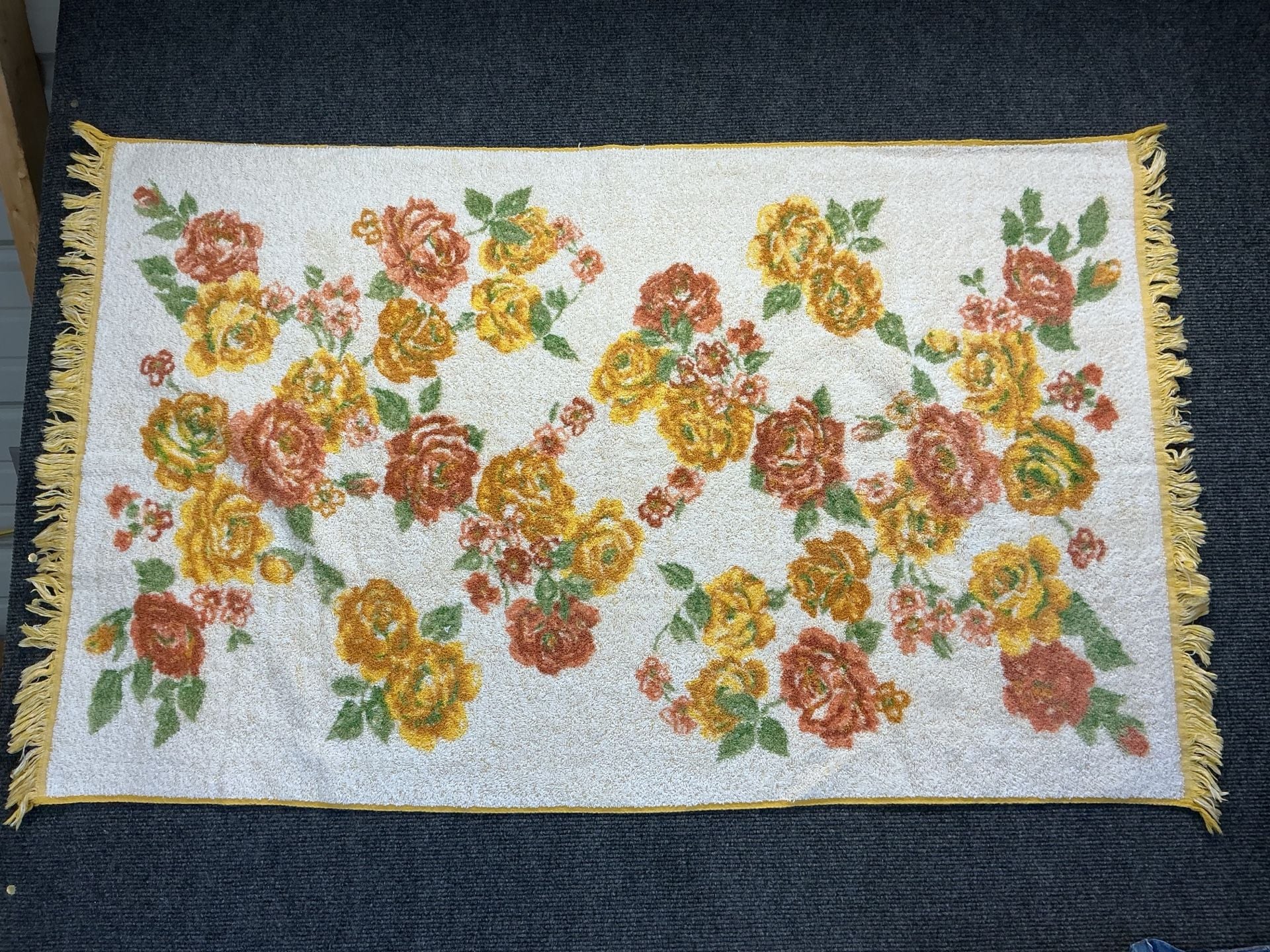 Vintage Fashion Manor Floral Bath Towel Yellow Orange Roses Fringe 1