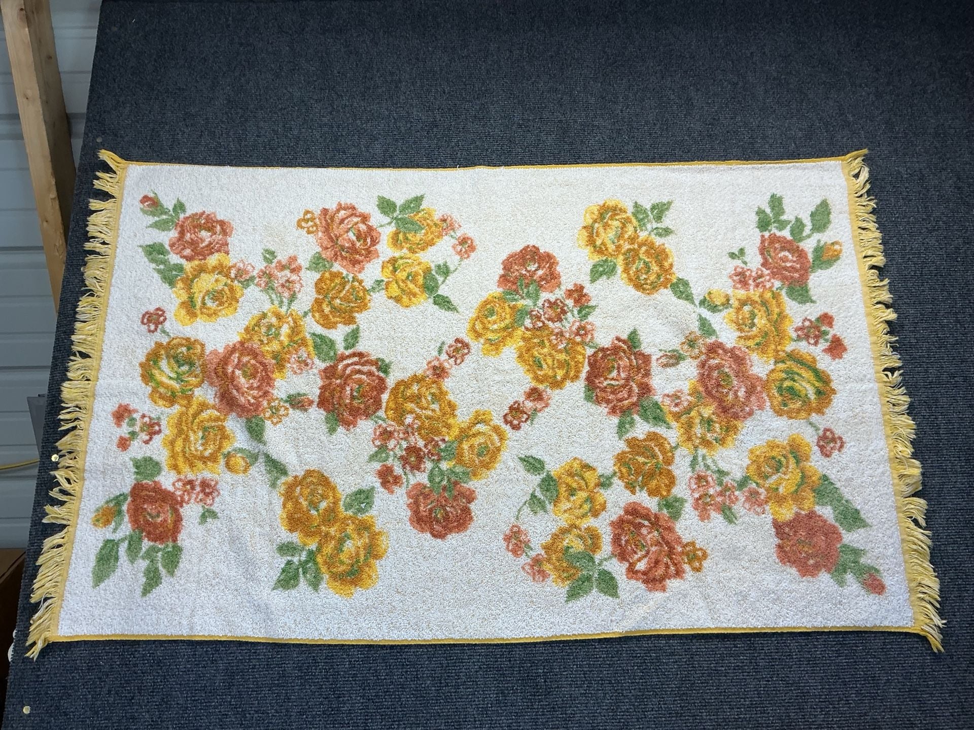 Vintage Fashion Manor Floral Bath Towel Yellow Orange Roses Fringe 4