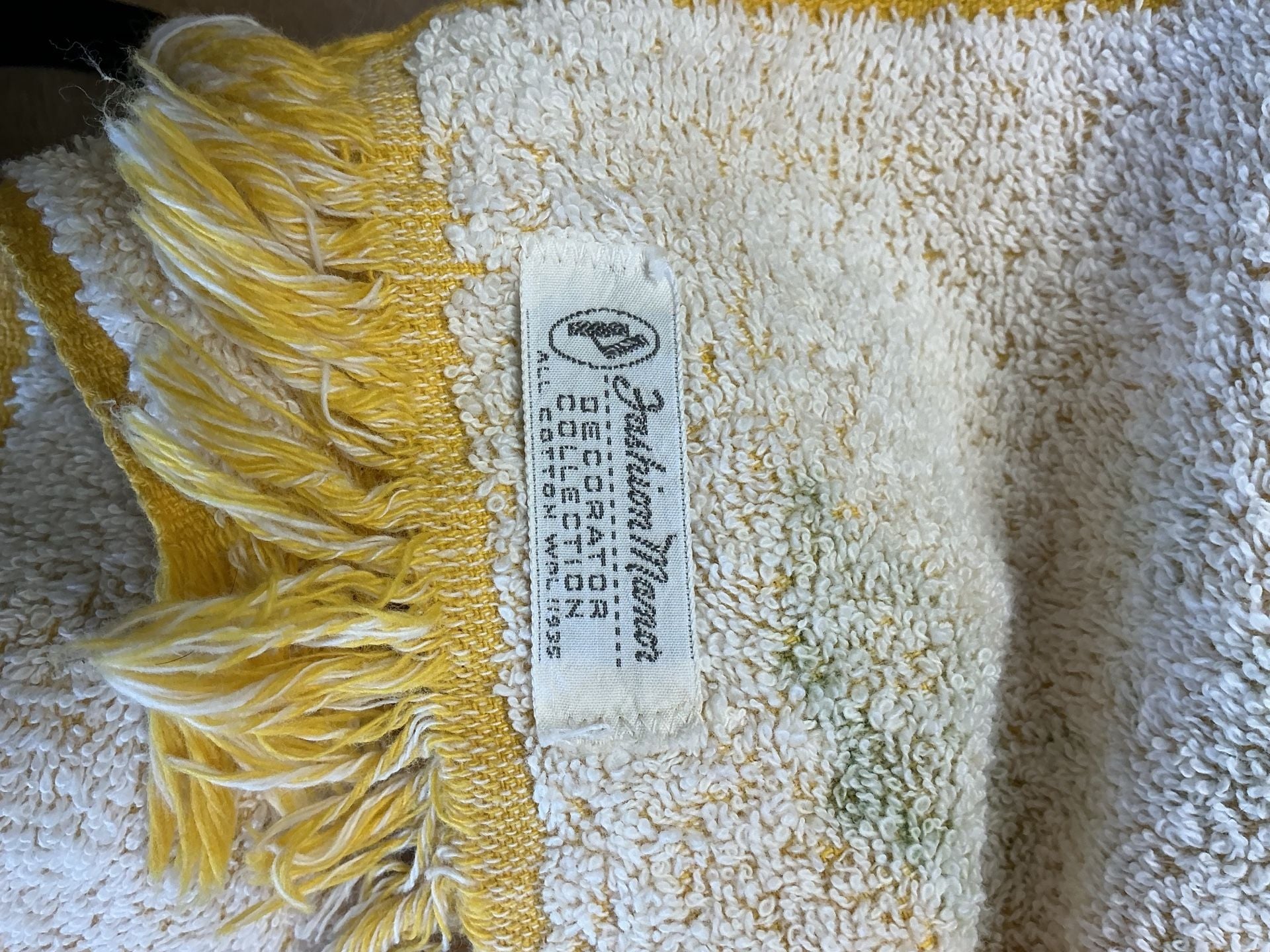 Vintage Fashion Manor Floral Bath Towel Yellow Orange Roses Fringe 5