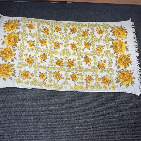 Cannon Vintage Yellow Rose Floral Terry Cloth Bath Towel 22 x 36 Fringed