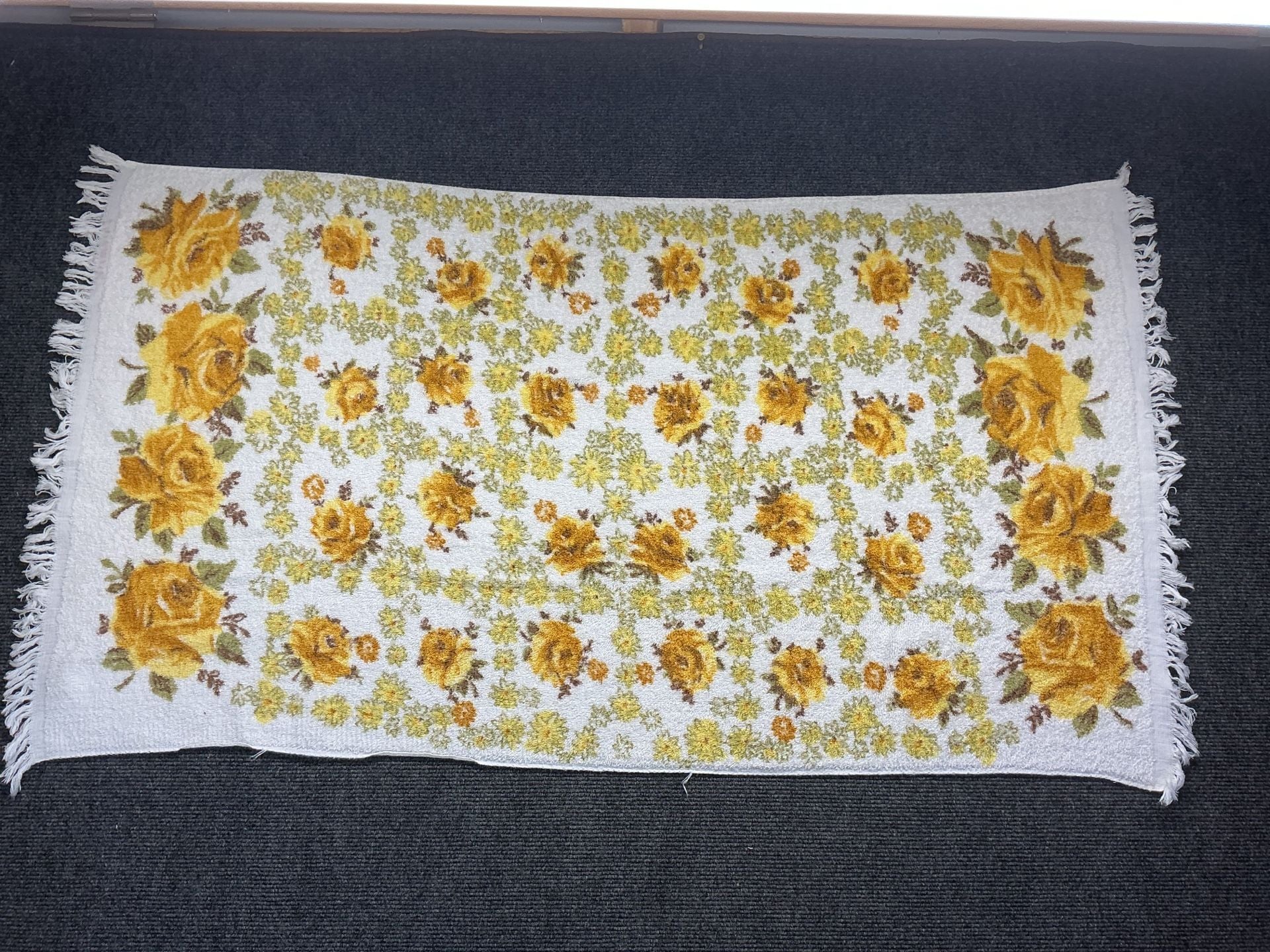 Cannon Vintage Yellow Rose Floral Terry Cloth Bath Towel 22 x 36 Fringed 2