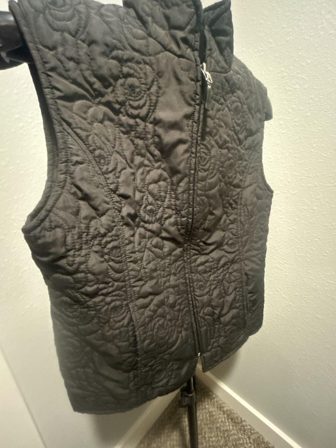 Nina Capri Quilted Vest Size S Black Rose Pattern Full Zip 3