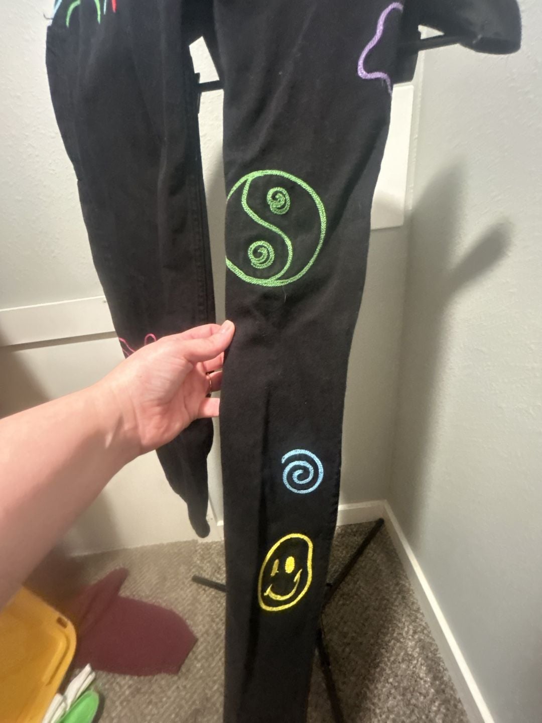 PacSun 90's Boyfriend Carpenter Jeans Size 22 Black Graphic Embroidered 4