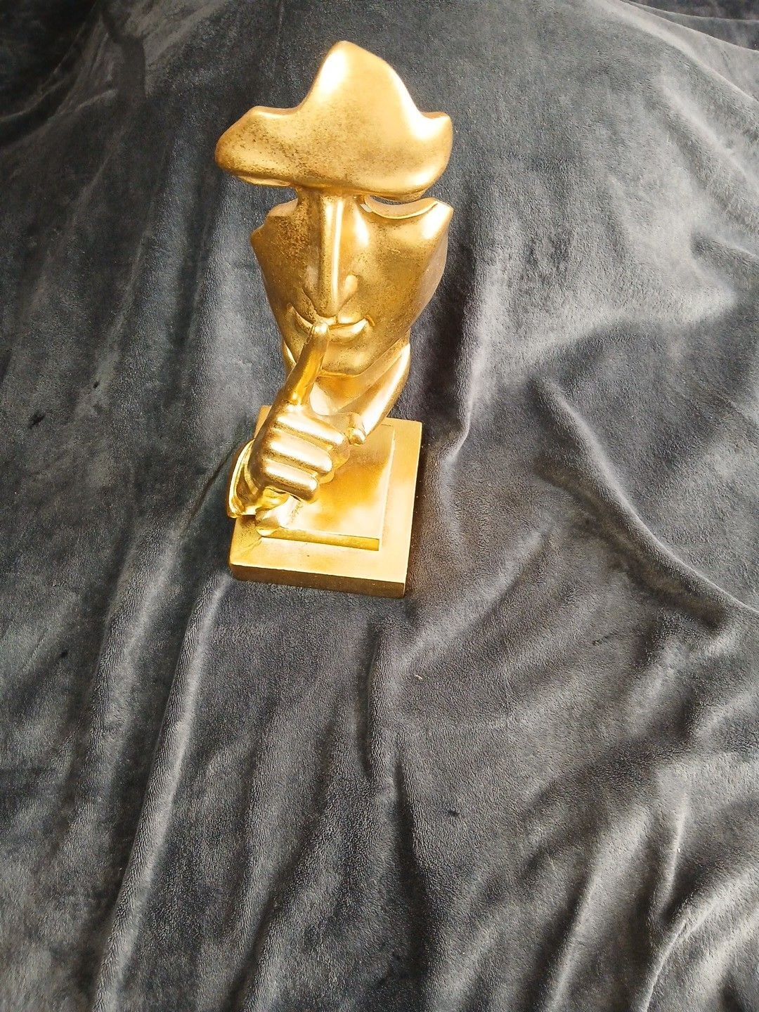 Litton Lane Gold Polystone Quiet Gesture Mask Sculpture 1