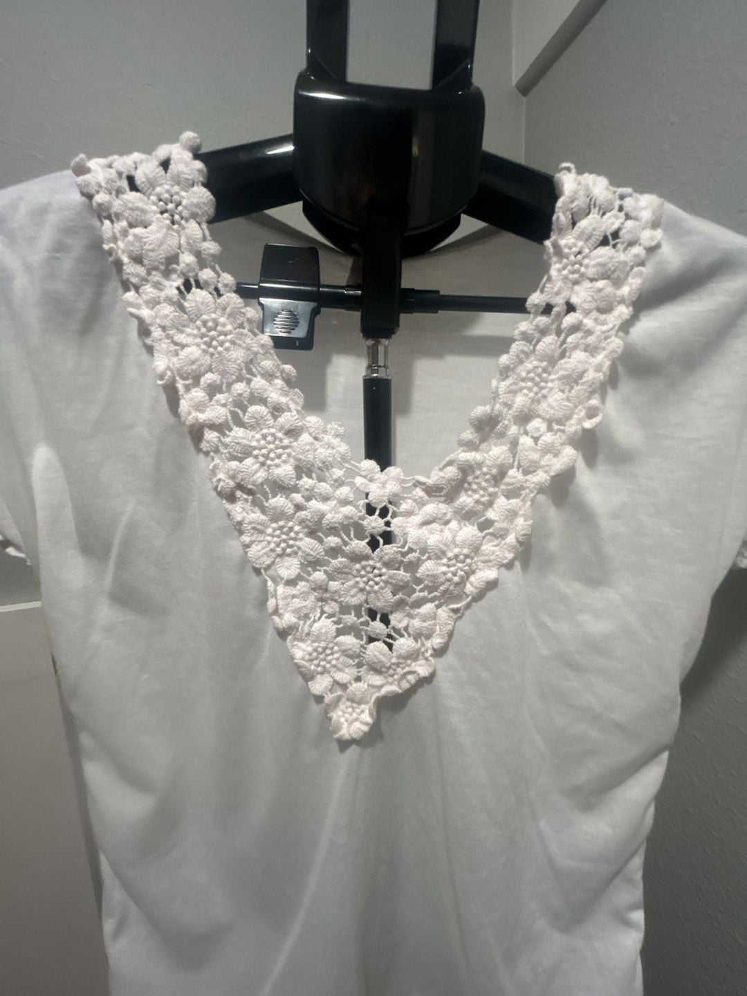 OVERMAN V-Neck Top Size M White Crochet Lace Neckline Short Sleeve 3