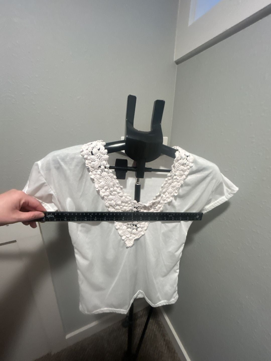 OVERMAN V-Neck Top Size M White Crochet Lace Neckline Short Sleeve 4