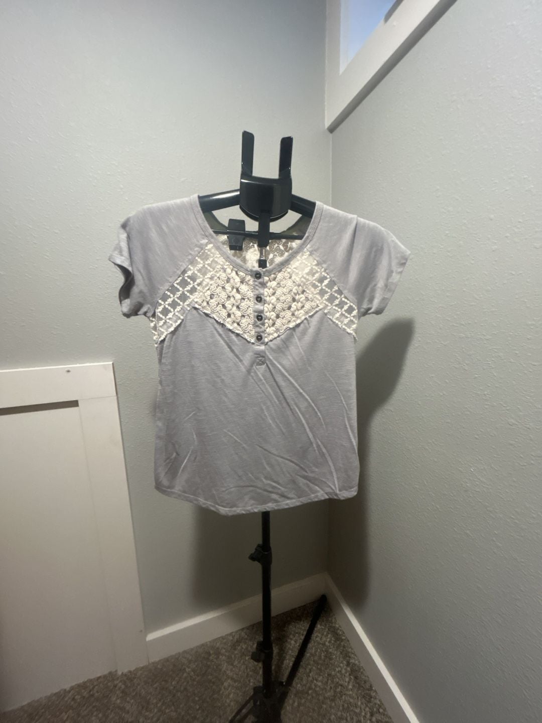 Demeanor Lace Yoke T-Shirt Size M Gray Short Sleeve Button Top 2
