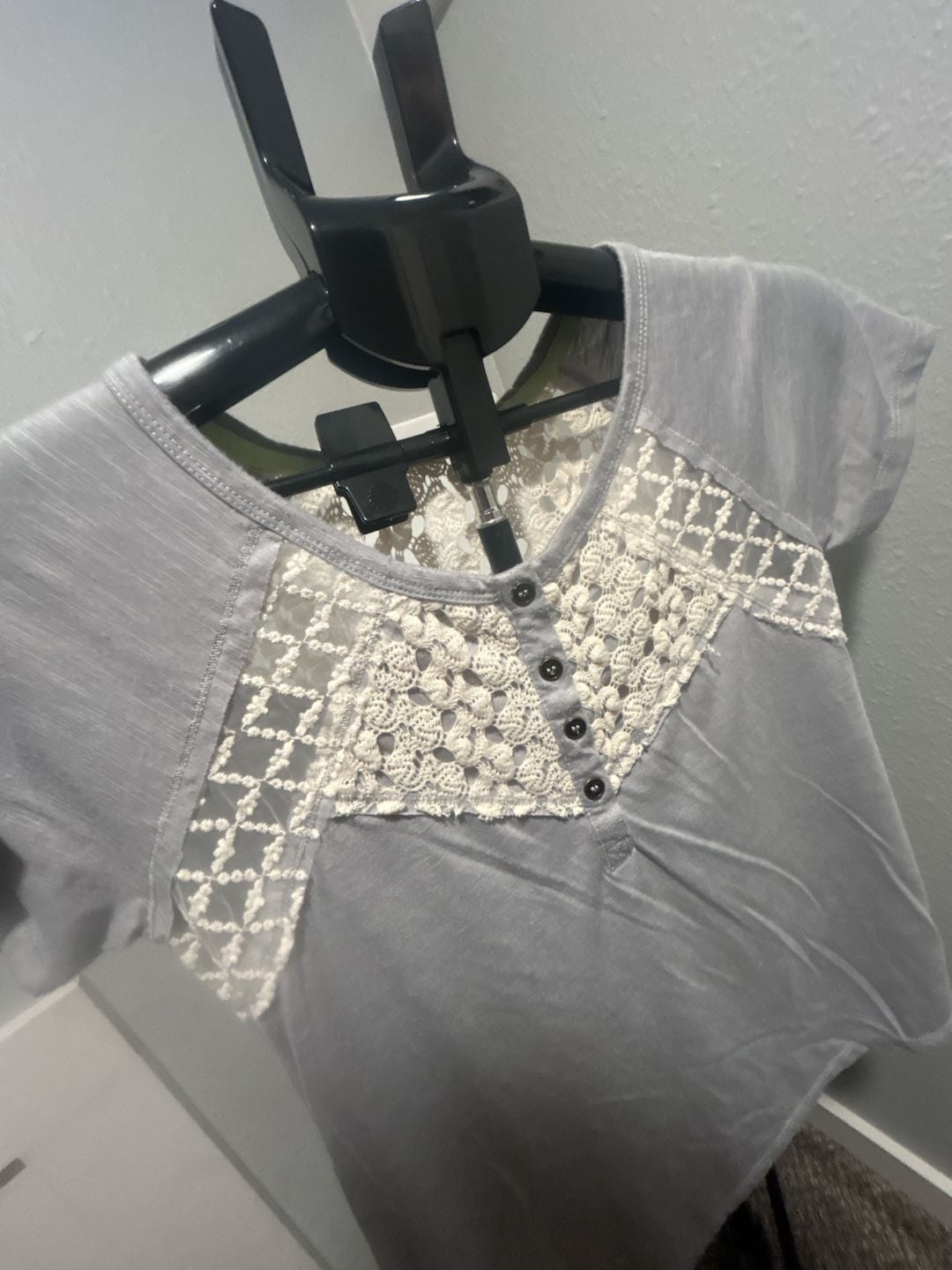 Demeanor Lace Yoke T-Shirt Size M Gray Short Sleeve Button Top 3
