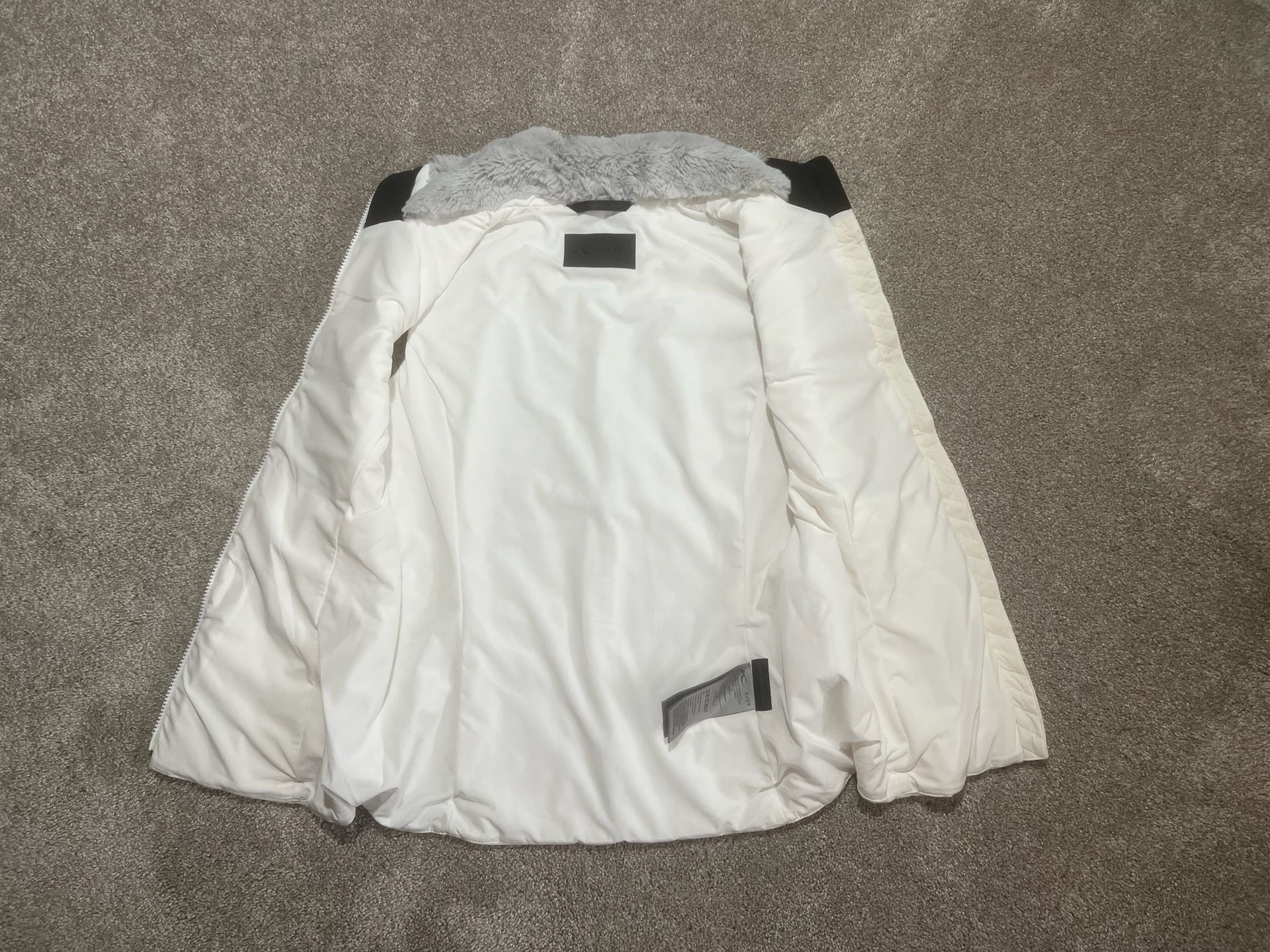 KJUS Macuna Vest Size 38/M White Quilted Insulated Faux Fur Collar 4