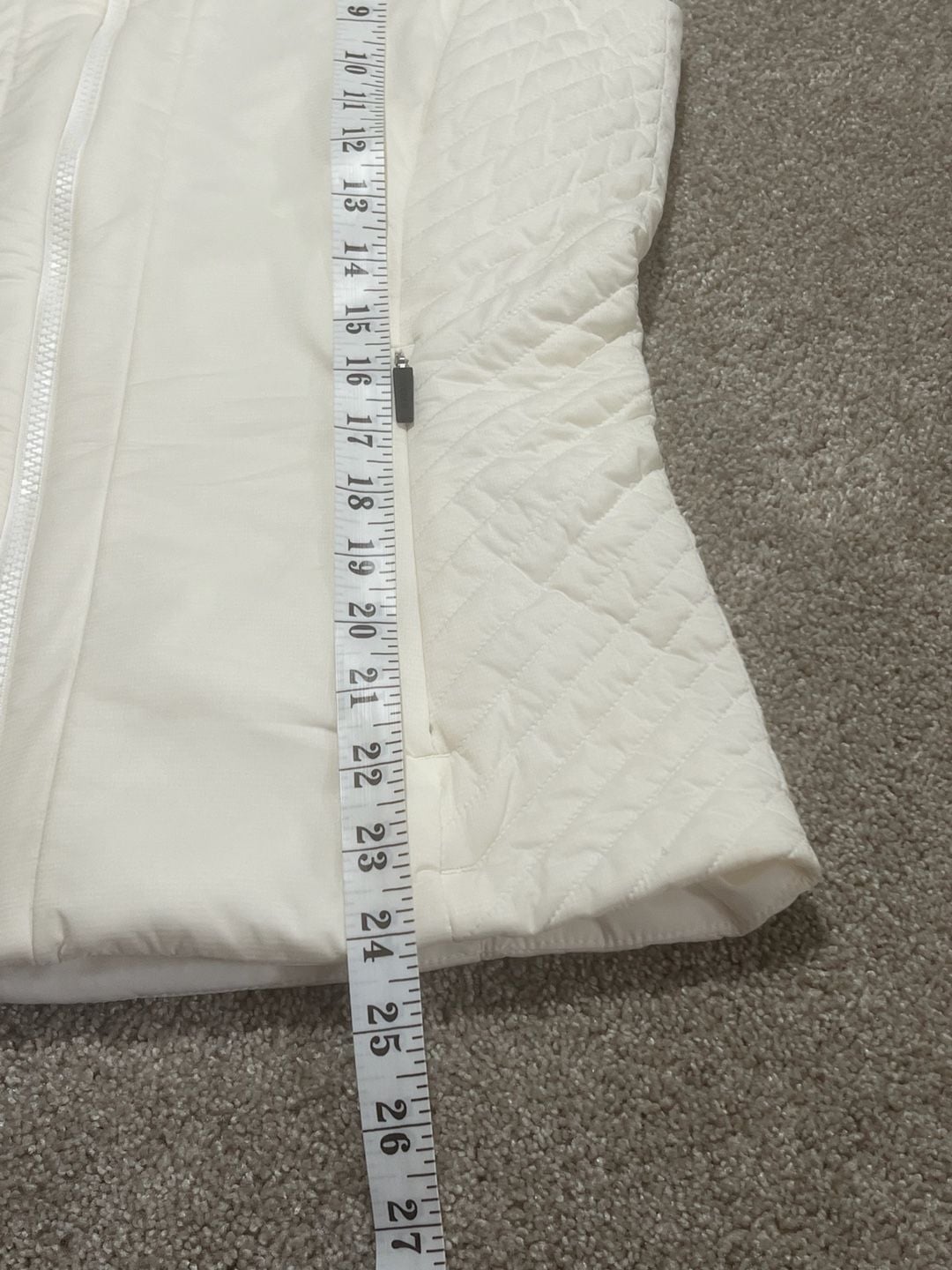 KJUS Macuna Vest Size 38/M White Quilted Insulated Faux Fur Collar 10