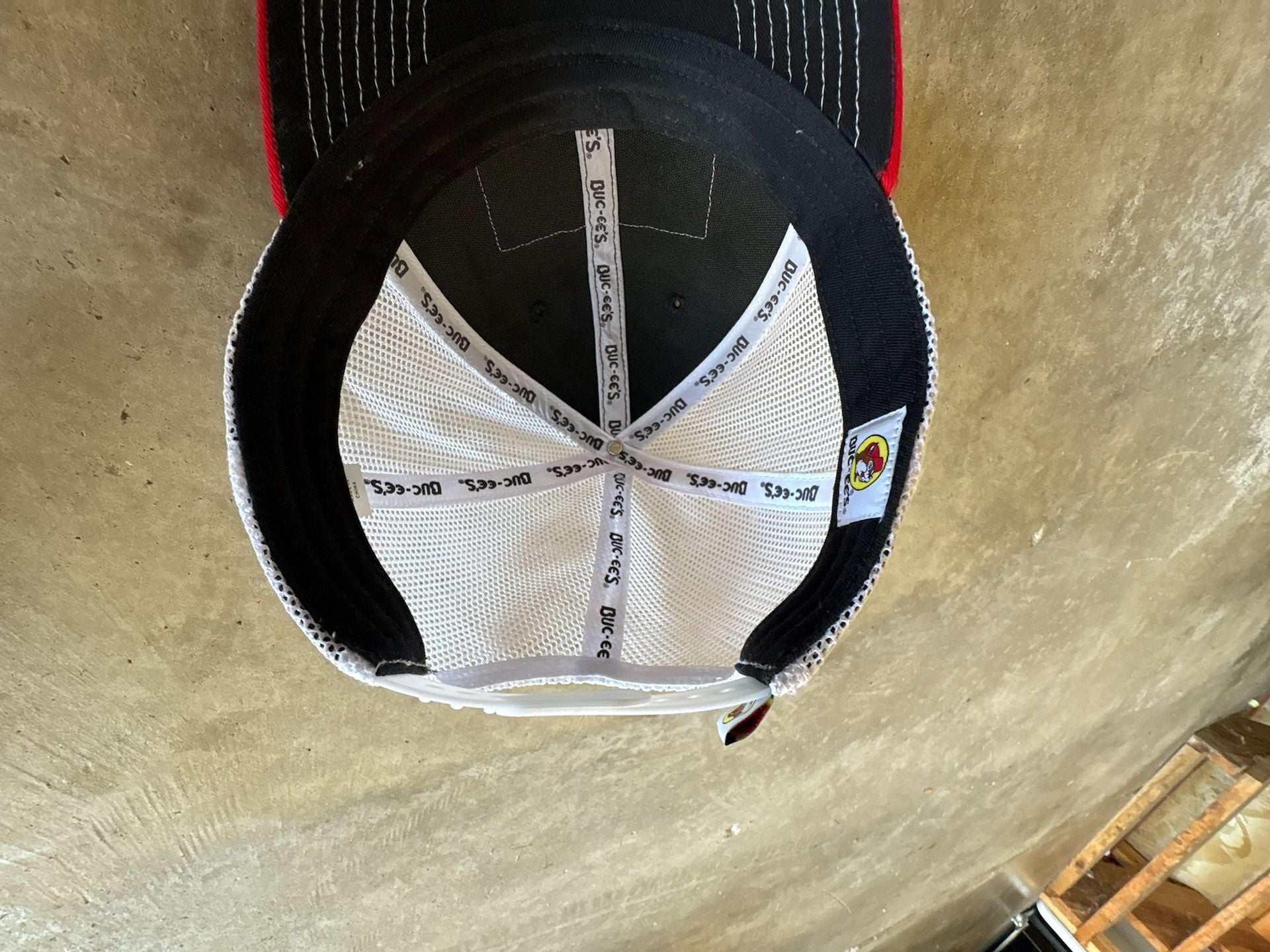 Buc-ee's Trucker Hat Black Red White Texas Flag Est 1982 5