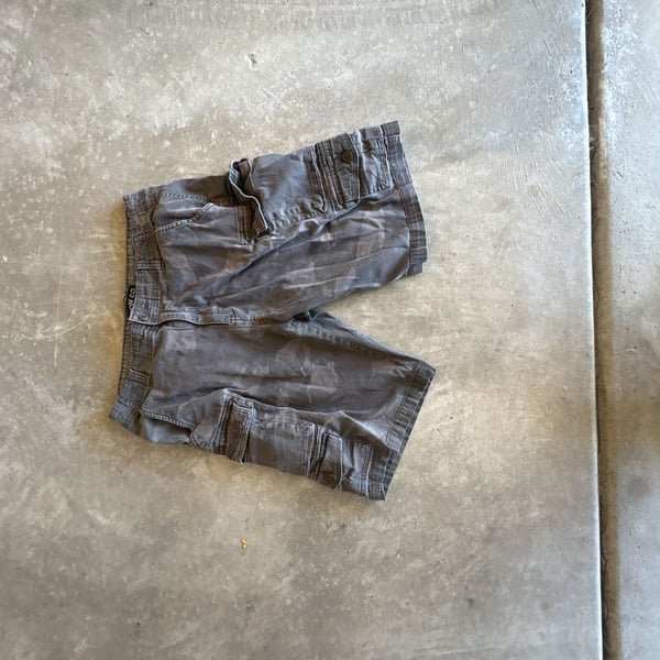 Iron & Co Cargo Shorts Size 36 Gray Camouflage Utility Pockets
