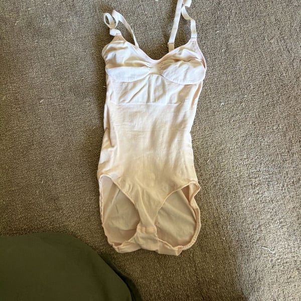 SKIMS Seamless Sculpt Bodysuit Size L/XL Pink Shapewear Thong