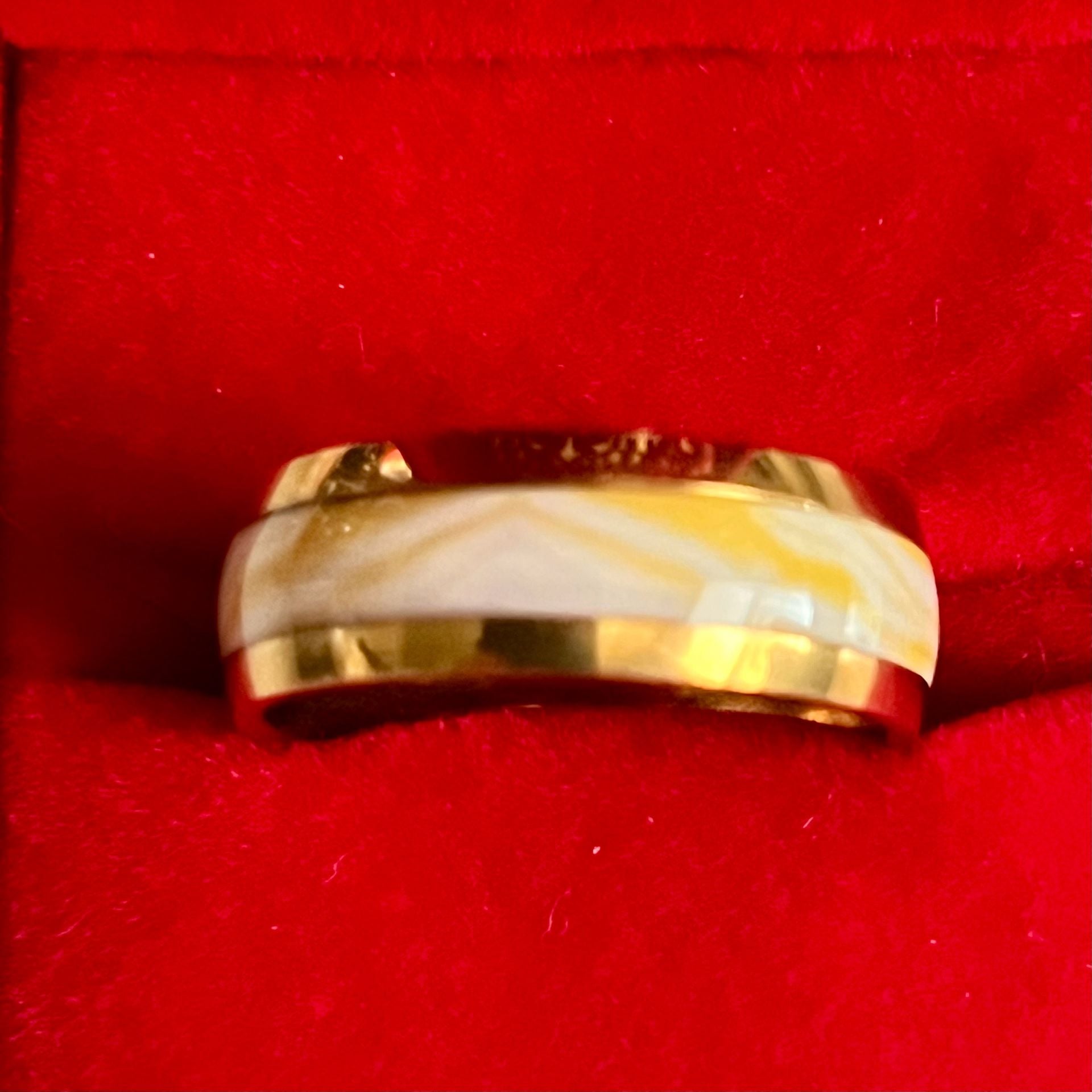 Tungsten Carbide Gold Marble Pattern 8mm Band Polished Finish Size 11 4
