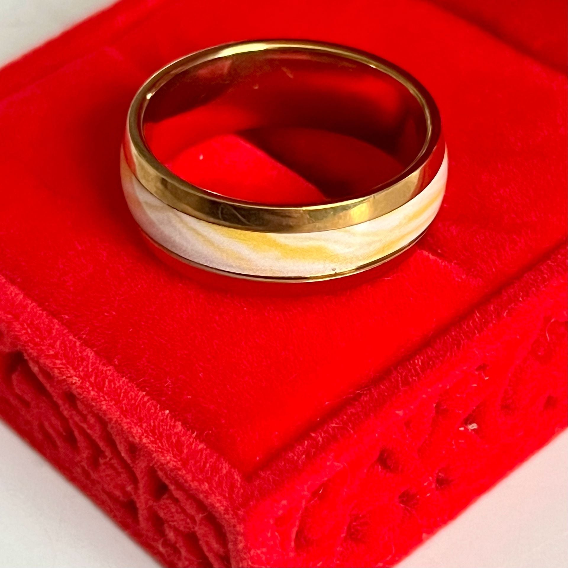 Tungsten Carbide Gold Marble Pattern 8mm Band Polished Finish Size 11 5