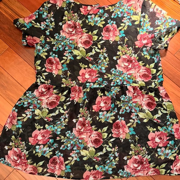 Forever 21 Floral Print Peplum Top Size M Black Rose Short Sleeve