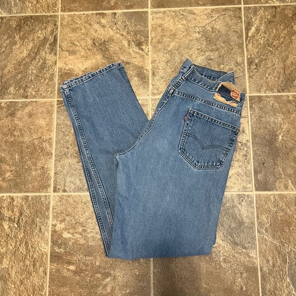 Levi's 550 Jeans Size 32 x 34 Medium Wash Blue Denim Relaxed Fit