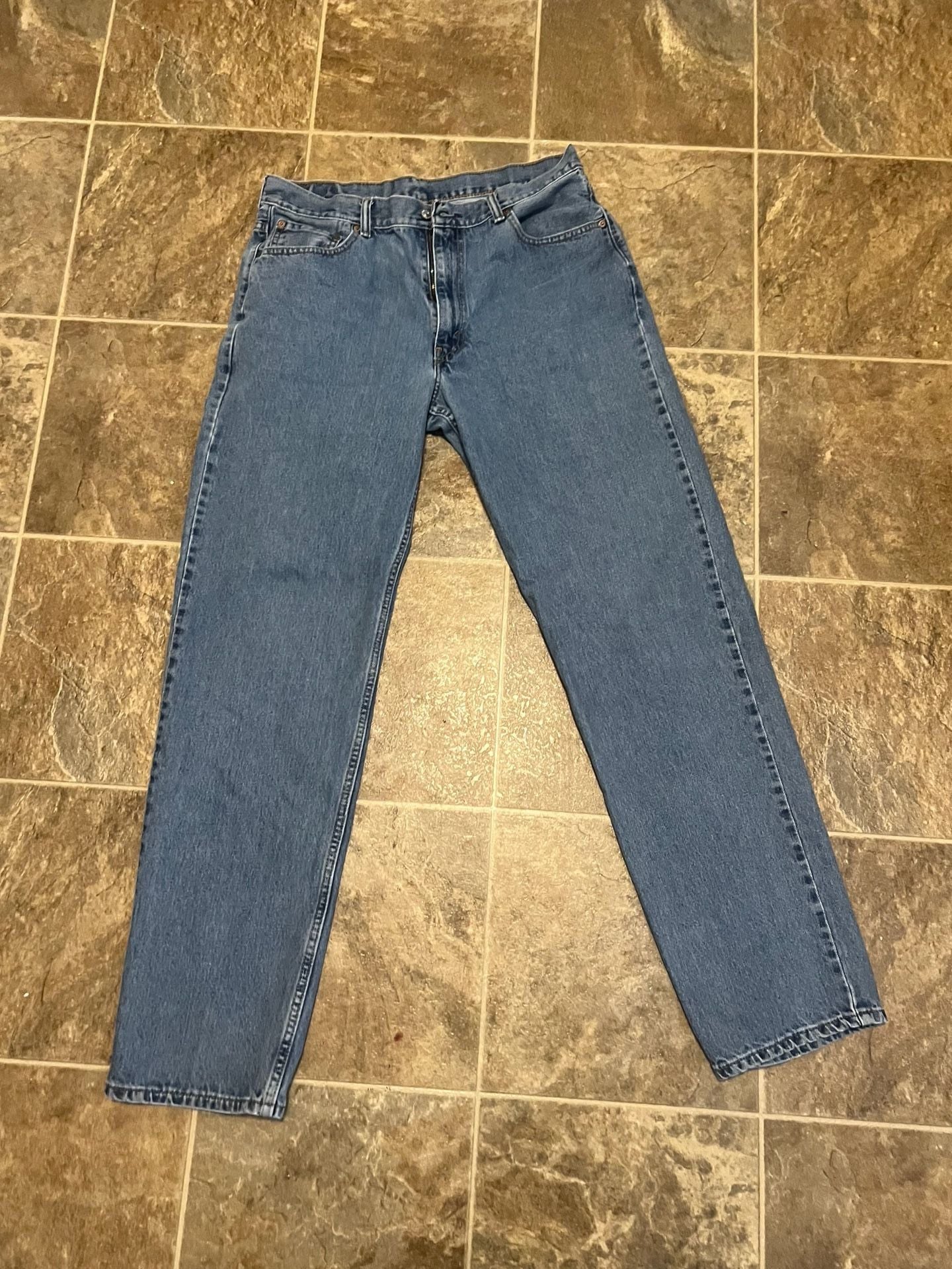 Levi's 550 Jeans Size 32 x 34 Medium Wash Blue Denim Relaxed Fit 3