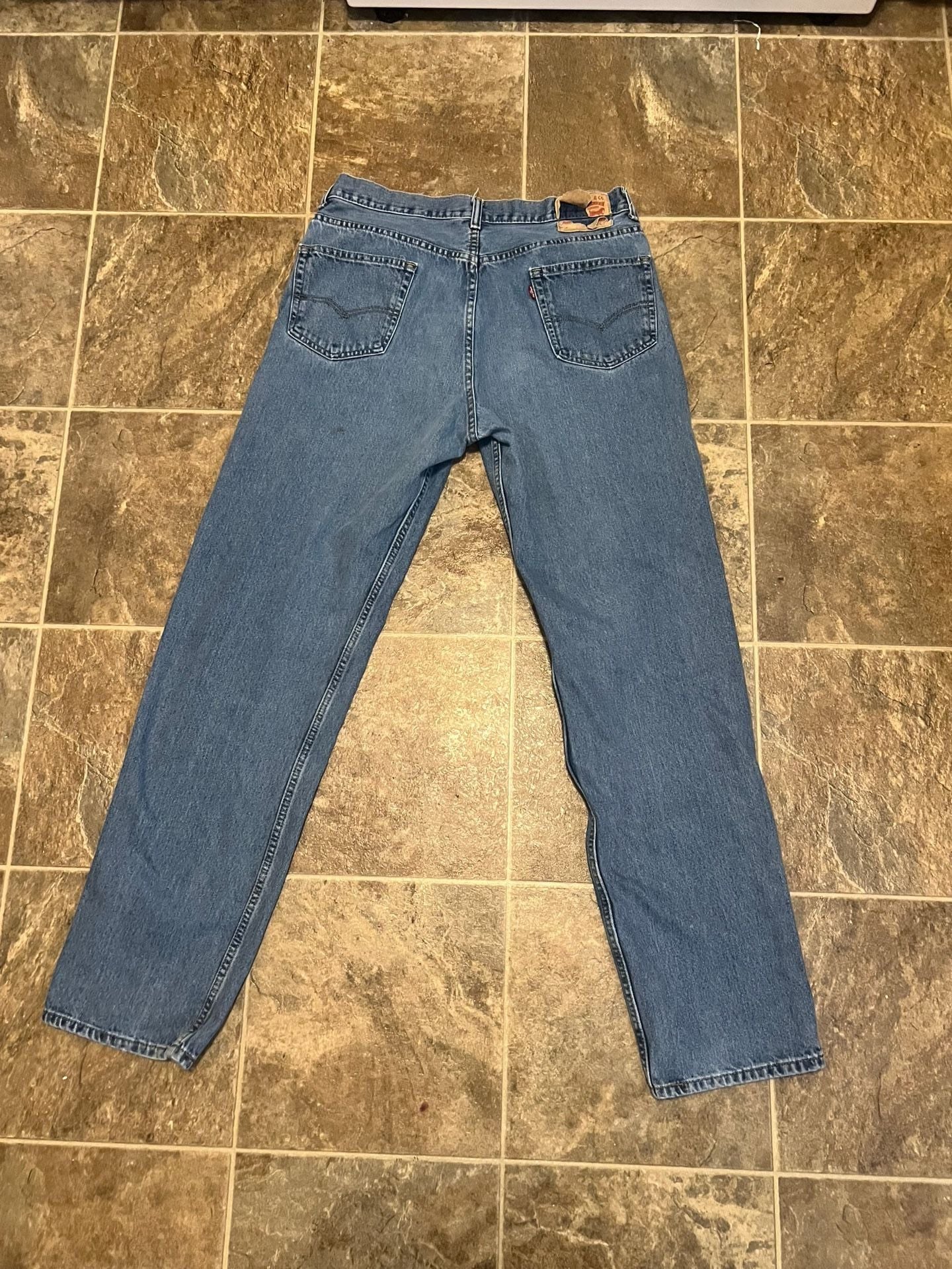Levi's 550 Jeans Size 32 x 34 Medium Wash Blue Denim Relaxed Fit 4