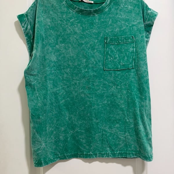 Zenana acid wash Pocket T-Shirt Green Cuffed Sleeve Tee size small