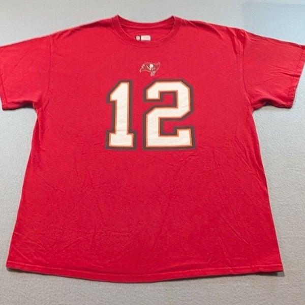NFL Team Apparel Tampa Bay Buccaneers Tom Brady 12 T-Shirt Size XL Red