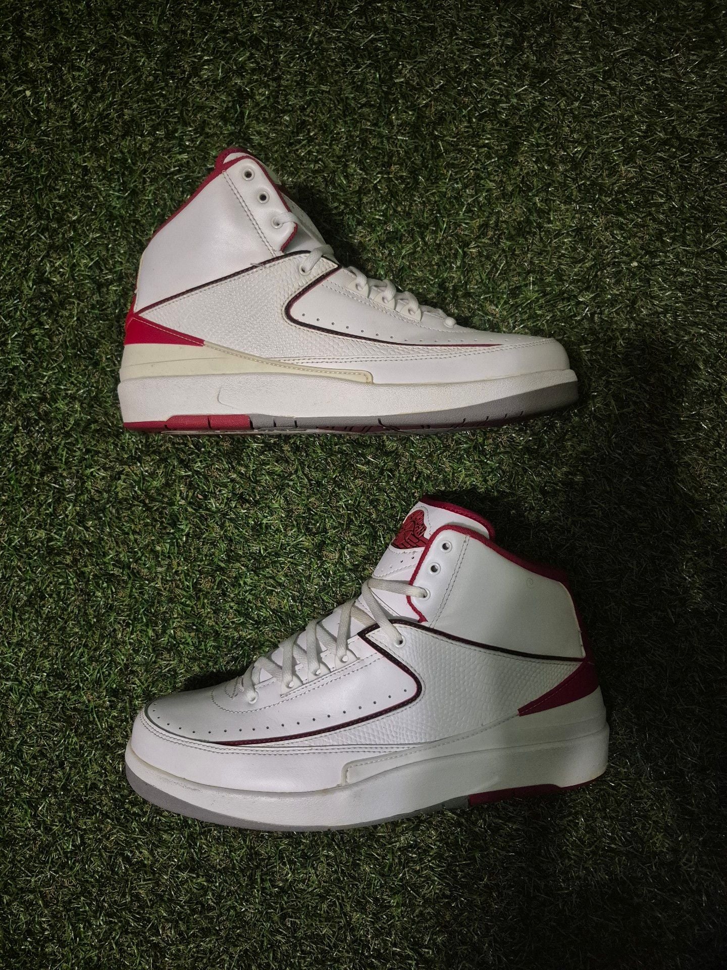 Nike Air Jordan 2 Retro Chicago Home White Red 2