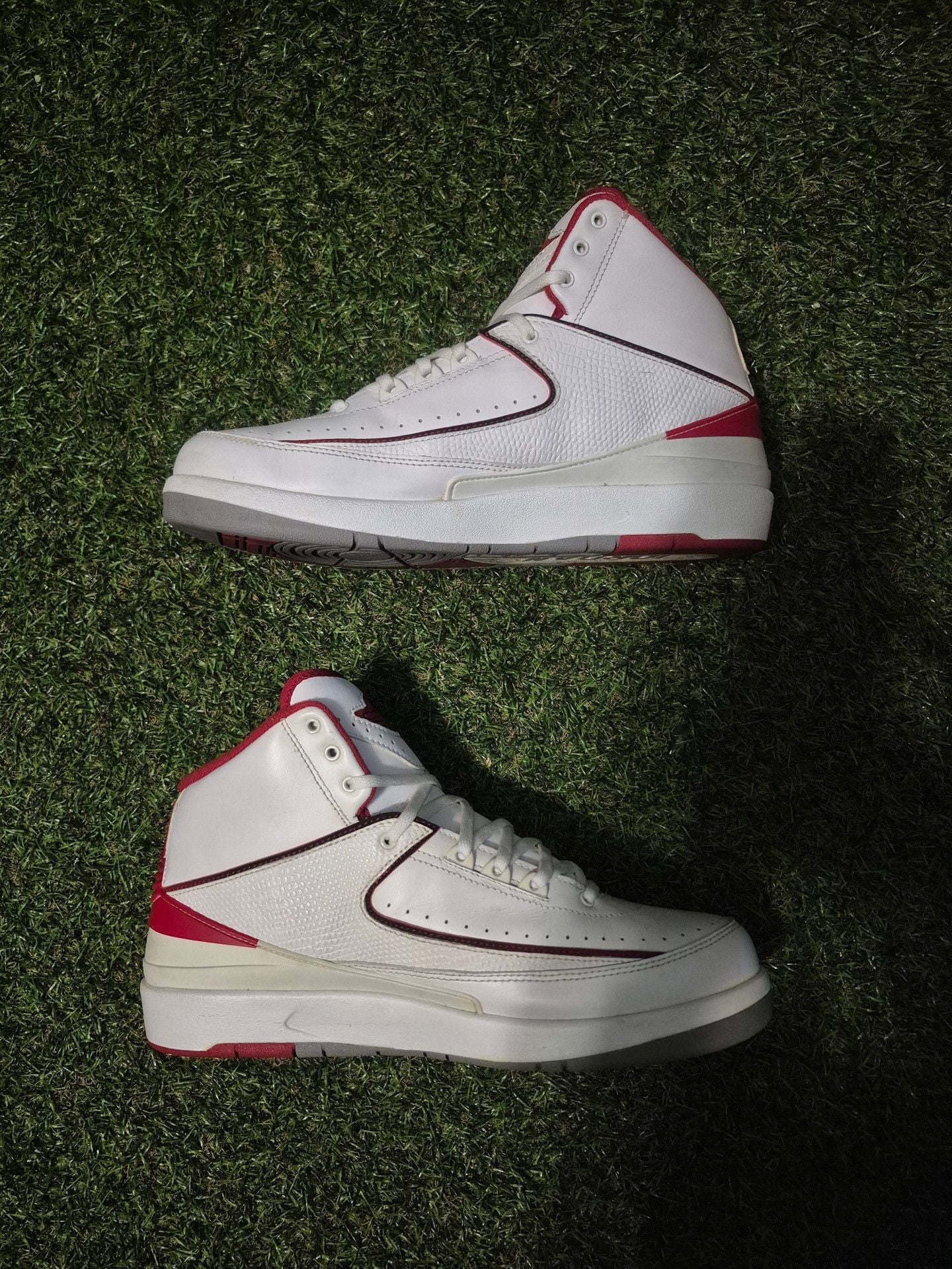 Nike Air Jordan 2 Retro Chicago Home White Red 3