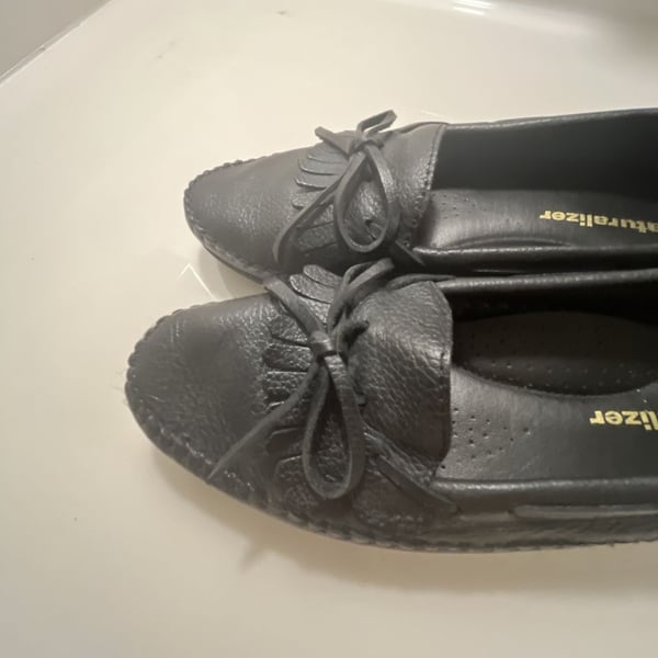 Naturalizer Black Leather Moccasin Loafers Bow Fringe Flats