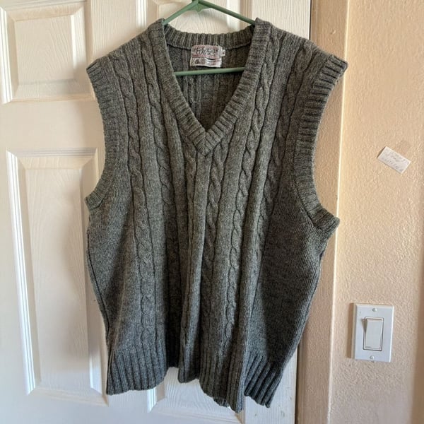 Vintage 100% Wool Westchester Classics Sweater Vest Gray Cable Knit SOU1439-N