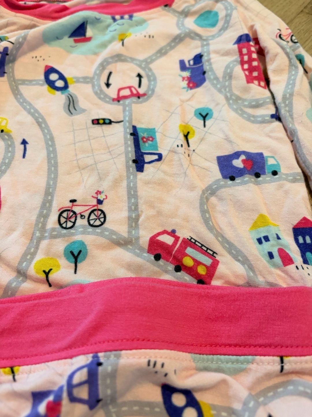 Little Sleepies 2-Piece Pajama Set Size 18-24 Months Pink Road Trip Cars 2