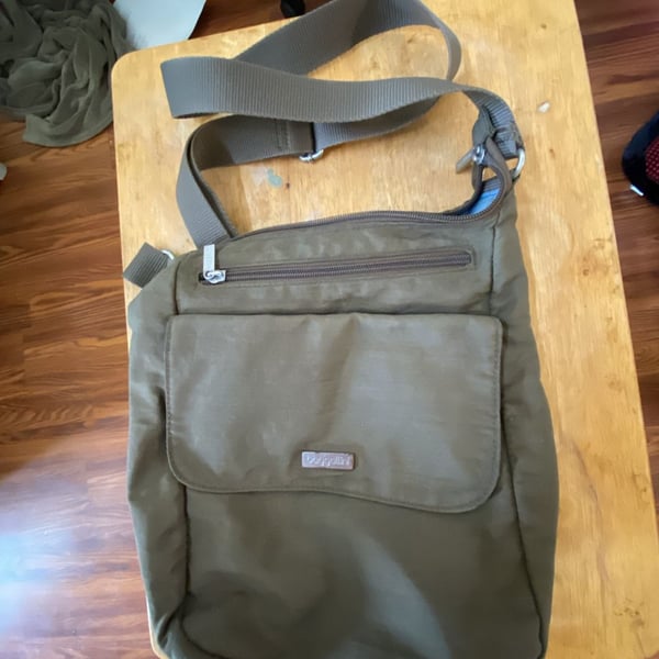 Baggallini Town Bag Crossbody Olive Green Nylon Purse