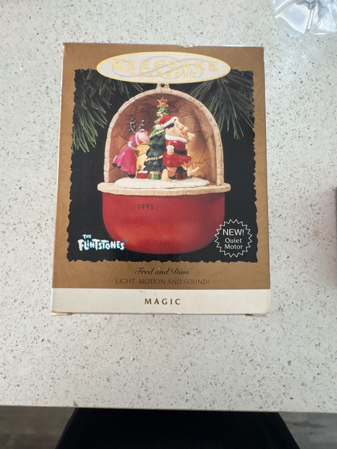 New Hallmark Keepsake Ornament 1995 The Flintstones Fred and Dino Magic!
Never Been opened 1