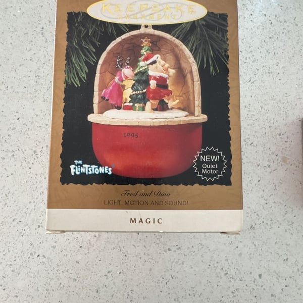 New Hallmark Keepsake Ornament 1995 The Flintstones Fred and Dino Magic!
Never Been opened