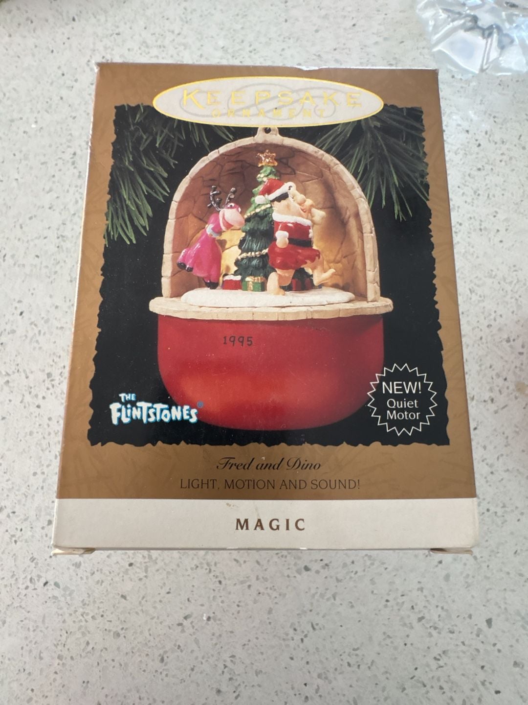 New Hallmark Keepsake Ornament 1995 The Flintstones Fred and Dino Magic!
Never Been opened 2