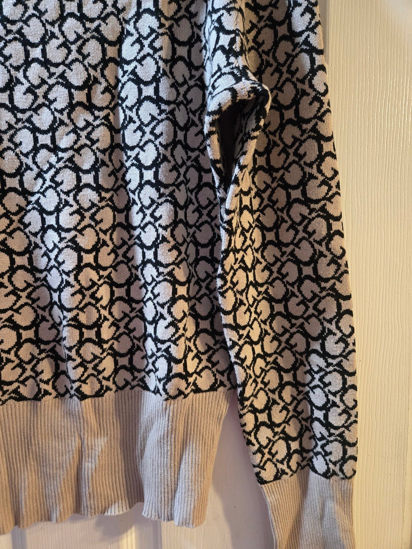Guess Monogram Turtleneck Sweater Size XL Black Beige 4