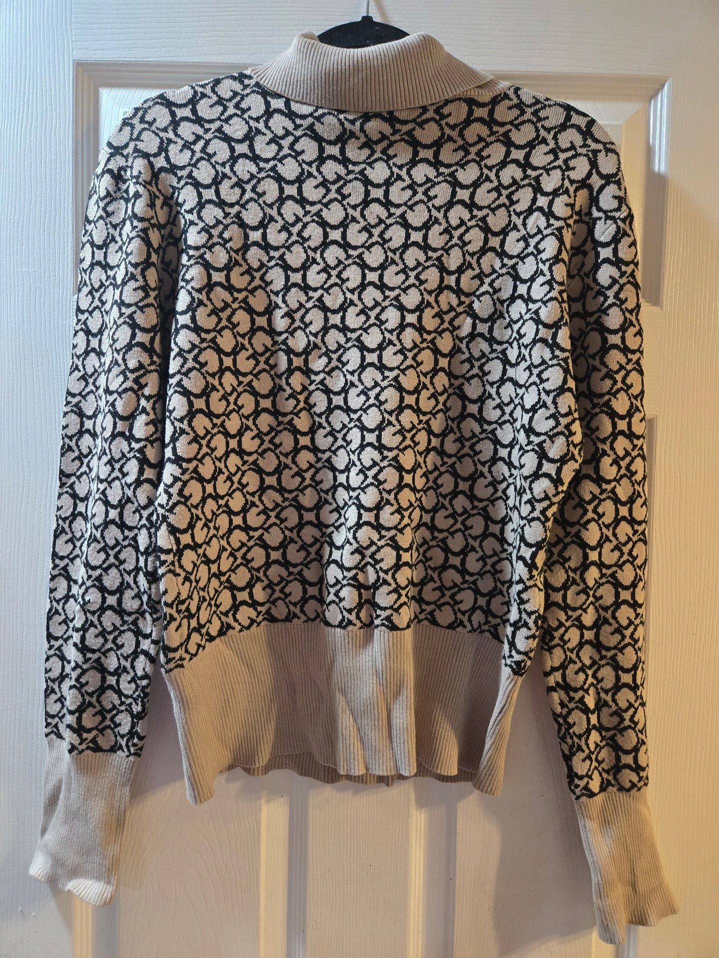 Guess Monogram Turtleneck Sweater Size XL Black Beige 7