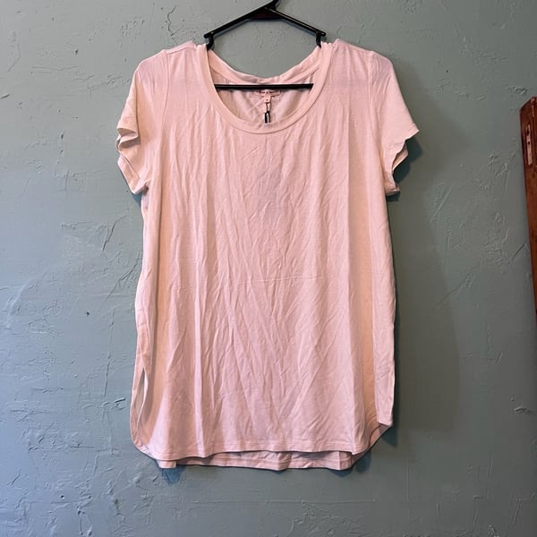 Articles of Society T-Shirt Size M cream off White Scoop Neck