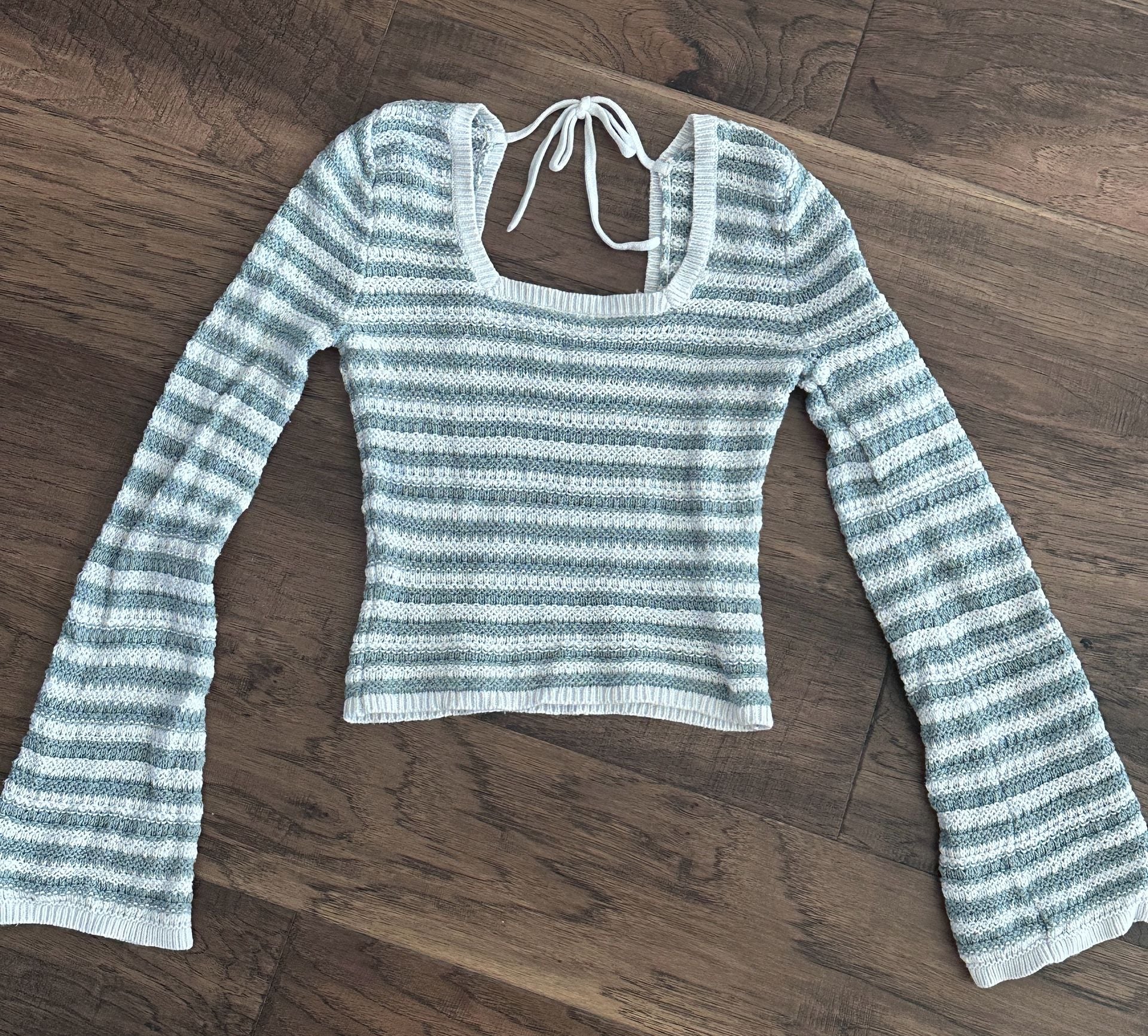 Hollister Crochet Knit Crop Sweater Size M Blue White Striped 3