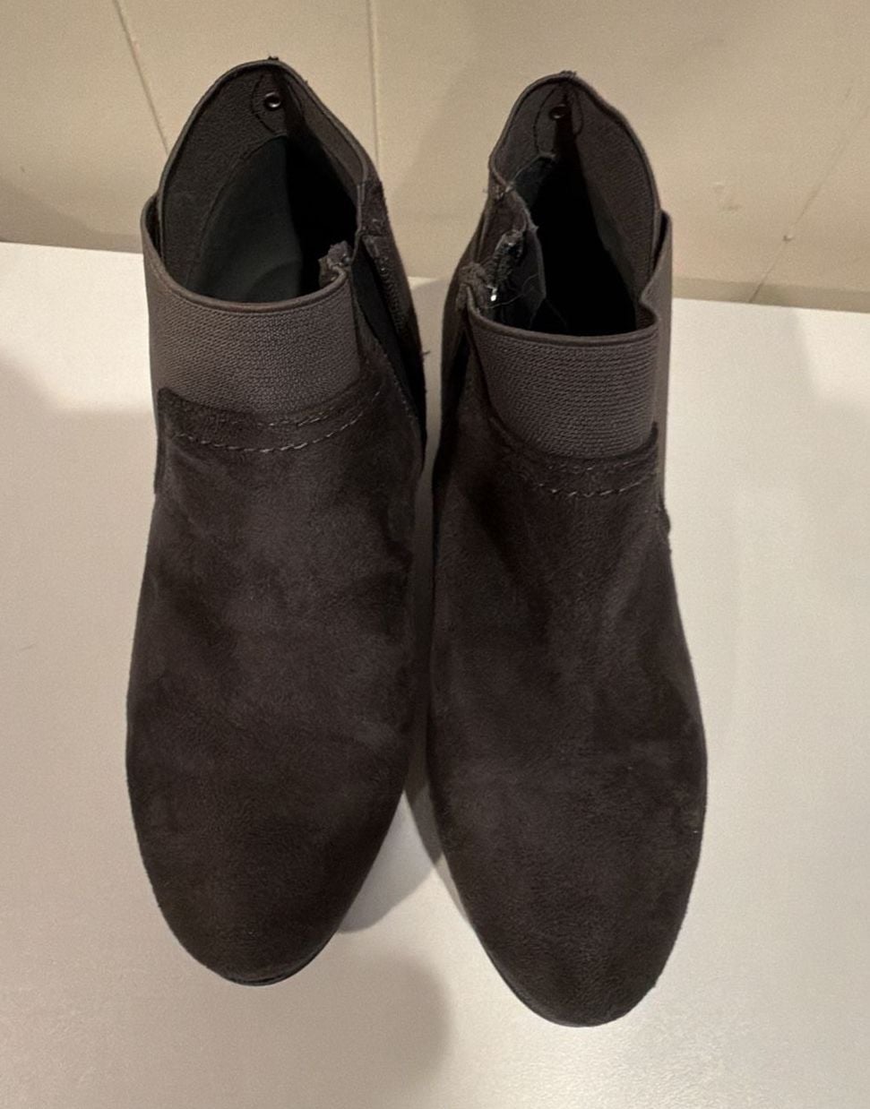 Cloudwalkers by Avenue Wedge Ankle Booties Size 7W Grey Suede 2