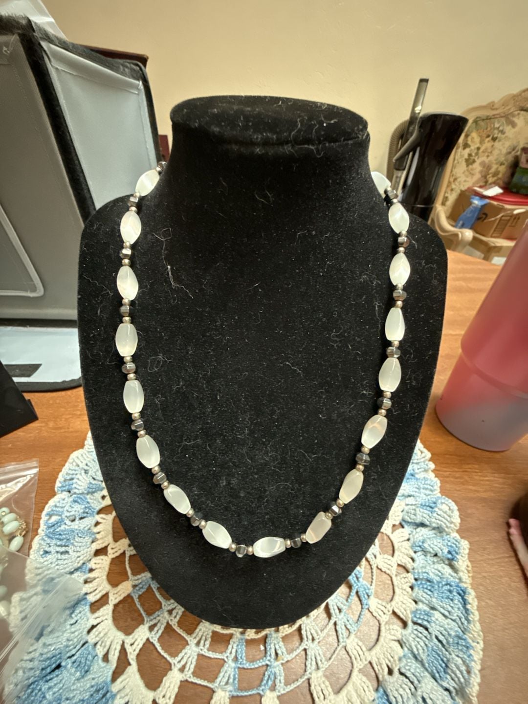 Vintage White Lucite Acrylic Bead Silver Tone Necklace 2