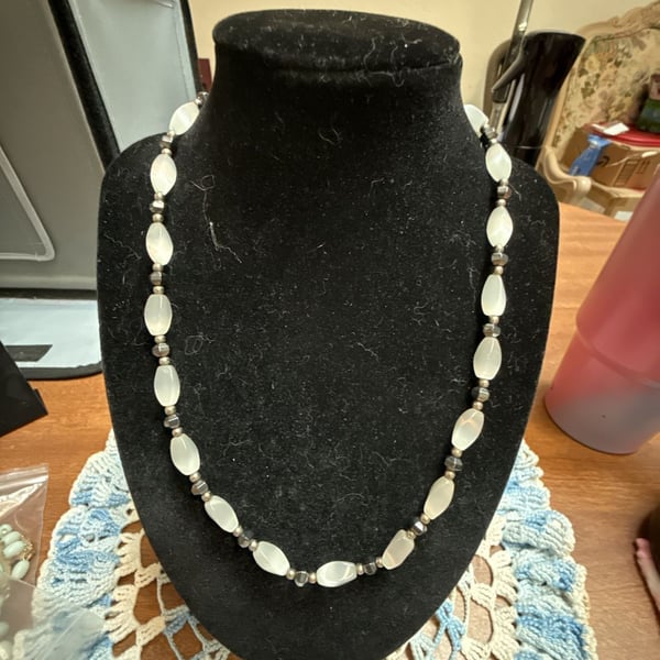 Vintage White Lucite Acrylic Bead Silver Tone Necklace