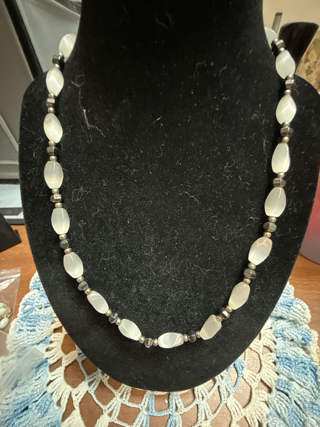 Vintage White Lucite Acrylic Bead Silver Tone Necklace 3